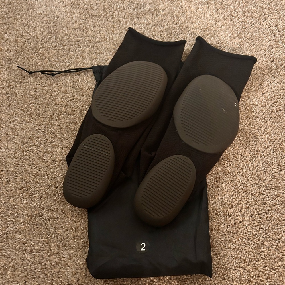 Yeezy Pods-Size 2 [New]